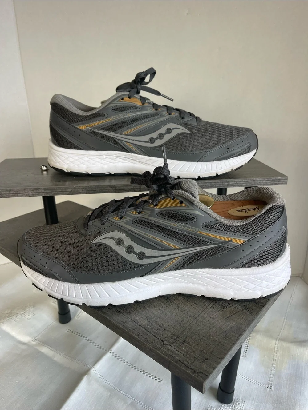 Saucony men’s athletic